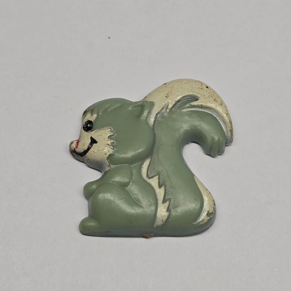 Skunk Gray Refrigerator‎ Magnet Vintage CWA 1980s Retro Kitsch